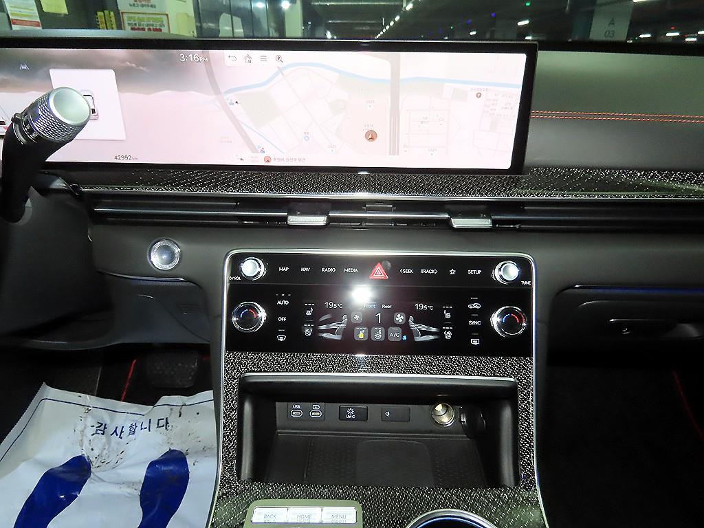 Genesis GV80 — photo 11