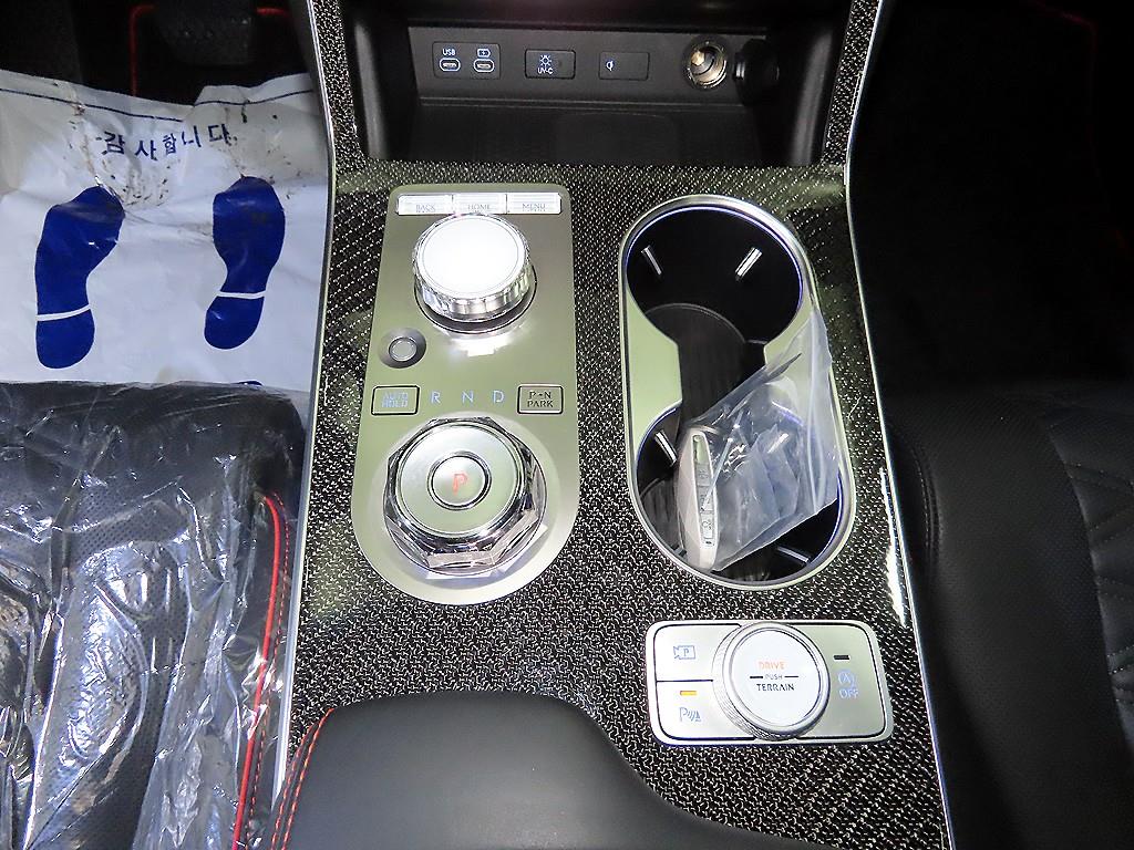Genesis GV80 — photo 12