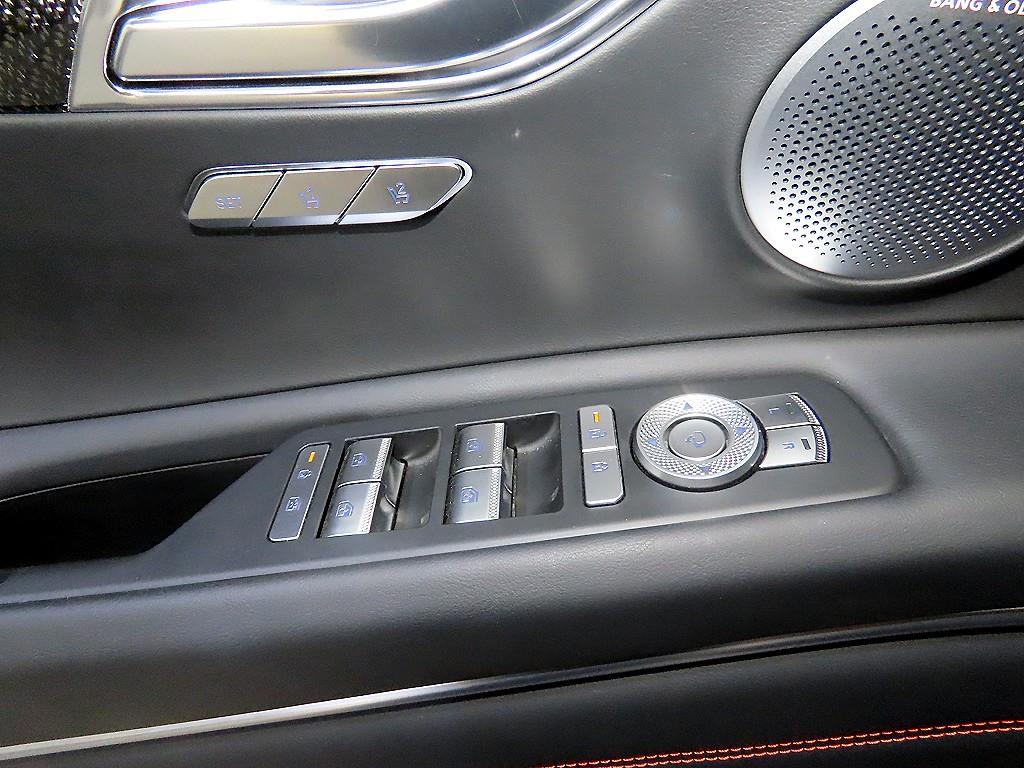 Genesis GV80 — photo 13