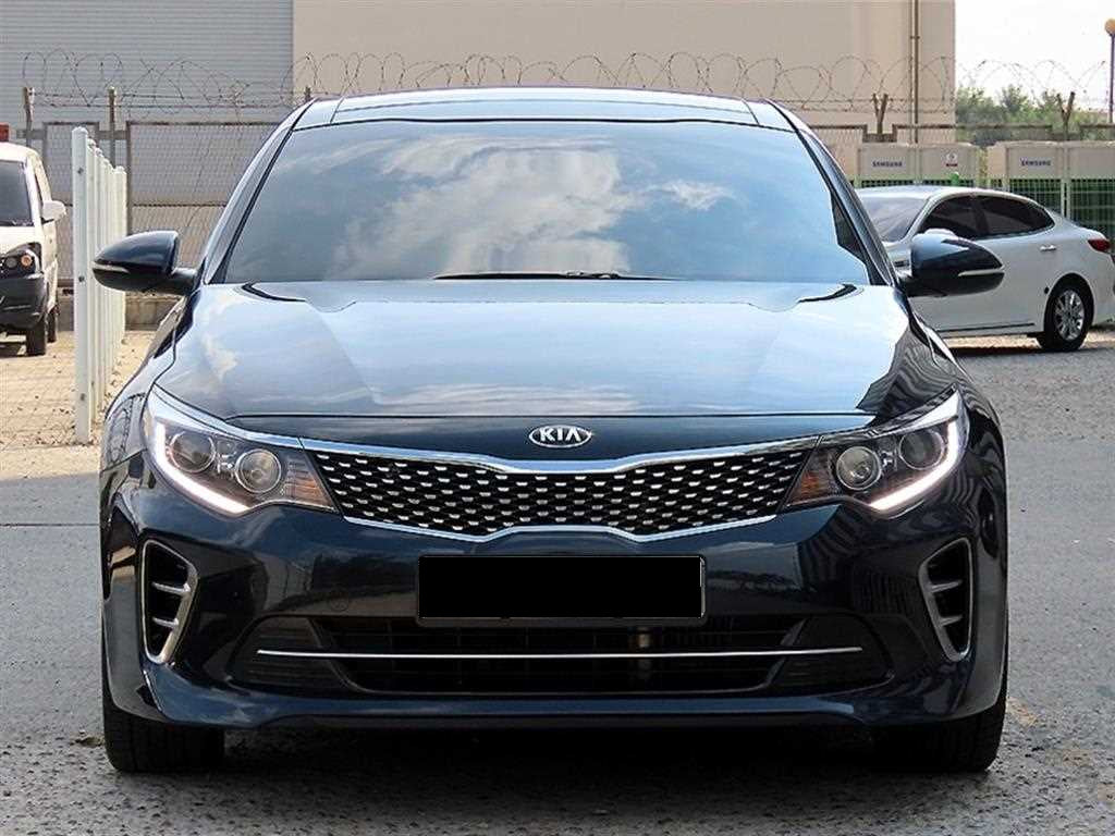 Kia K5 — photo 01