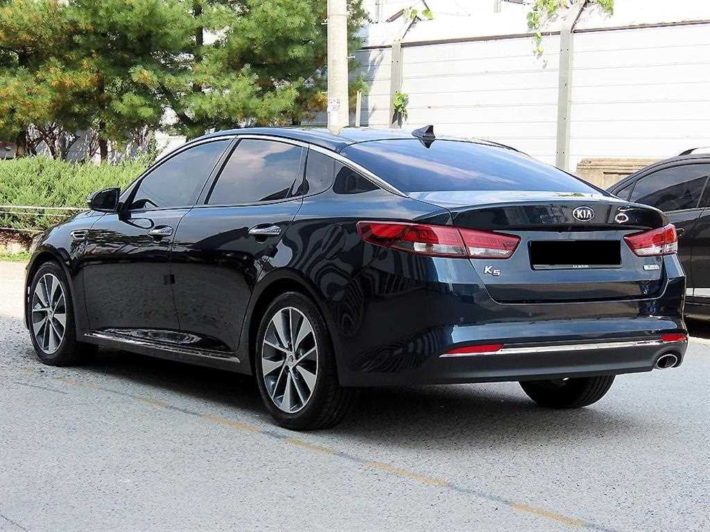 Kia K5 — photo 03