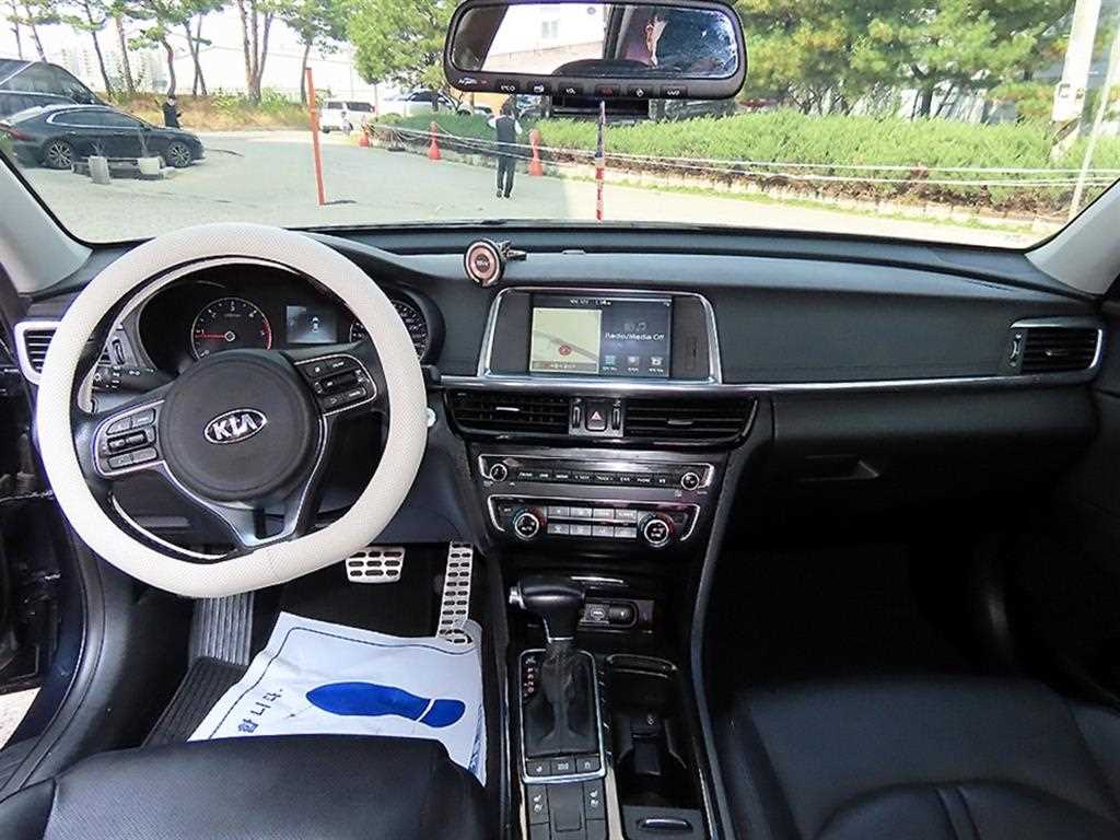 Kia K5 — photo 07