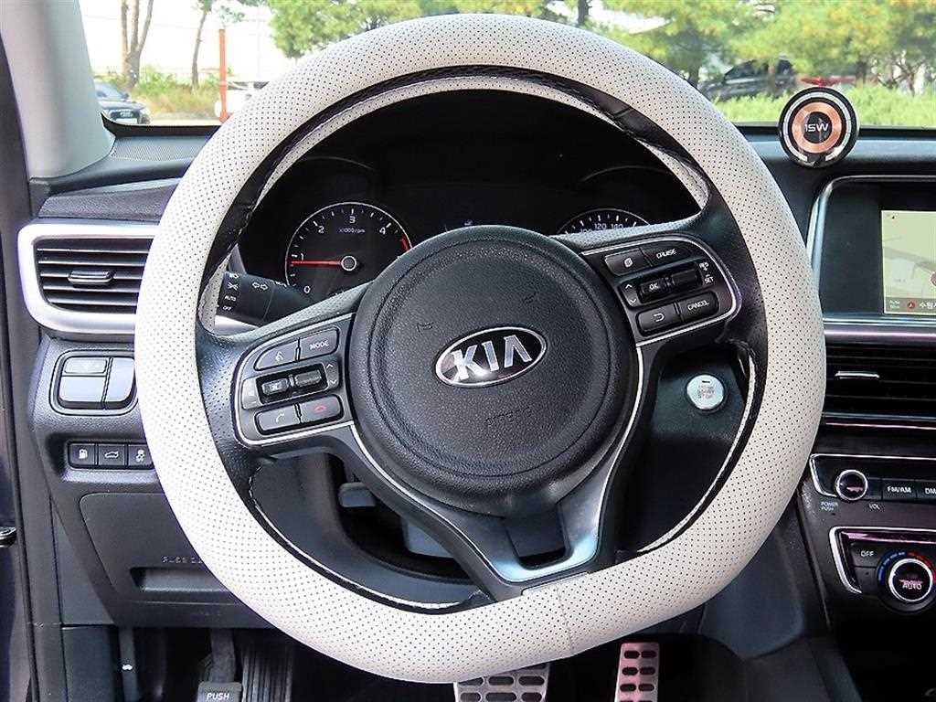 Kia K5 — photo 08