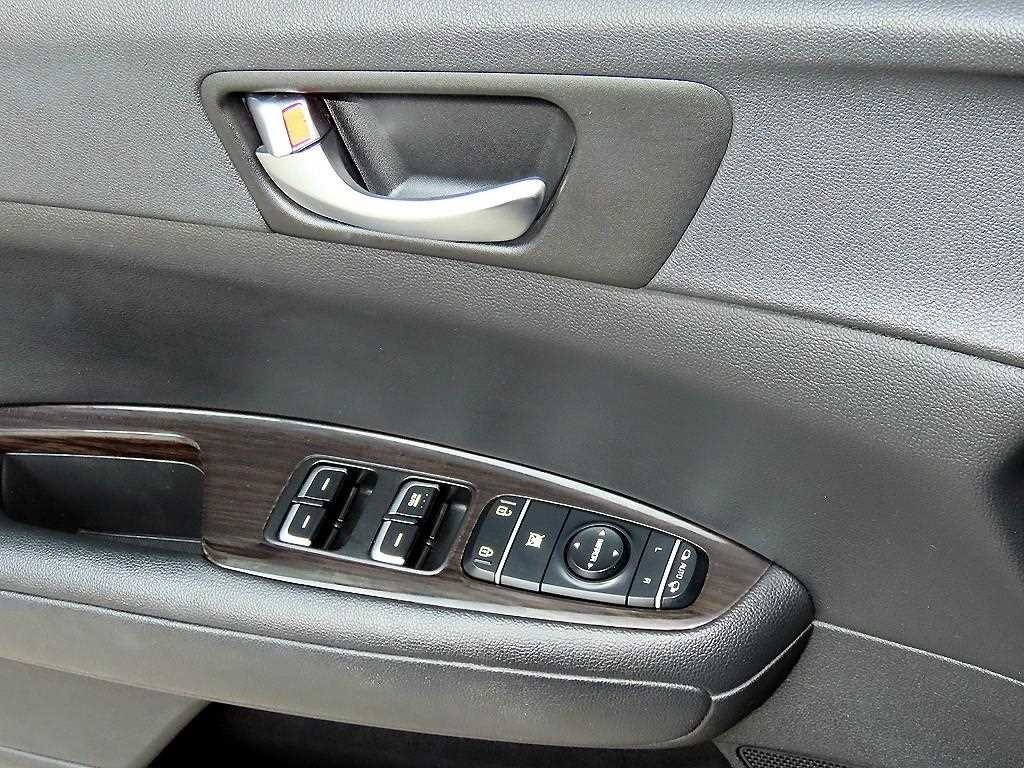 Kia K5 — photo 11