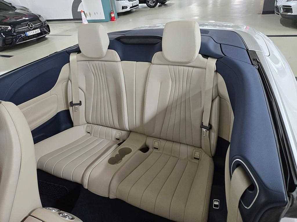 Mercedes-Benz E-Class — photo 08