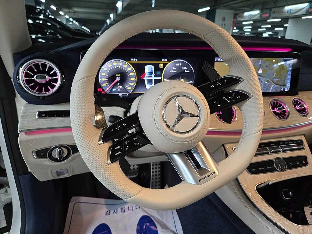 Mercedes-Benz E-Class — photo 10