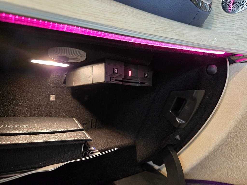 Mercedes-Benz E-Class — photo 16