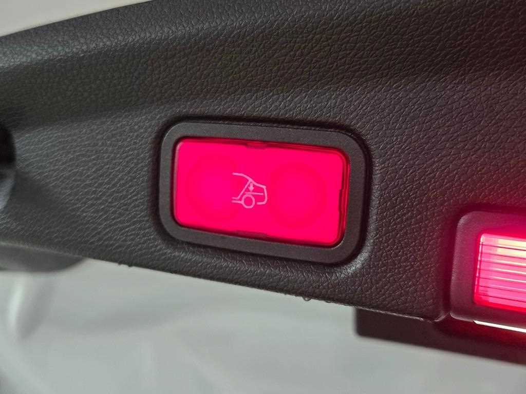 Mercedes-Benz E-Class — photo 18