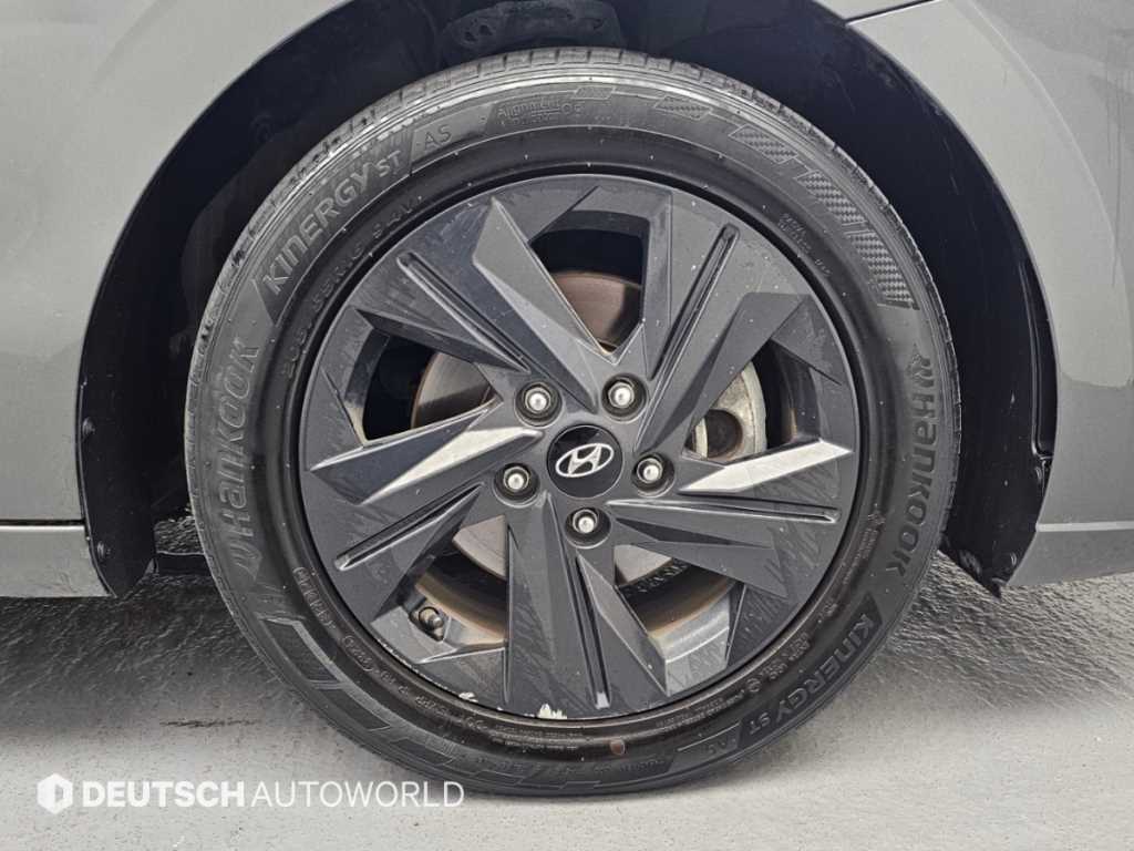 Hyundai Avante — photo 06