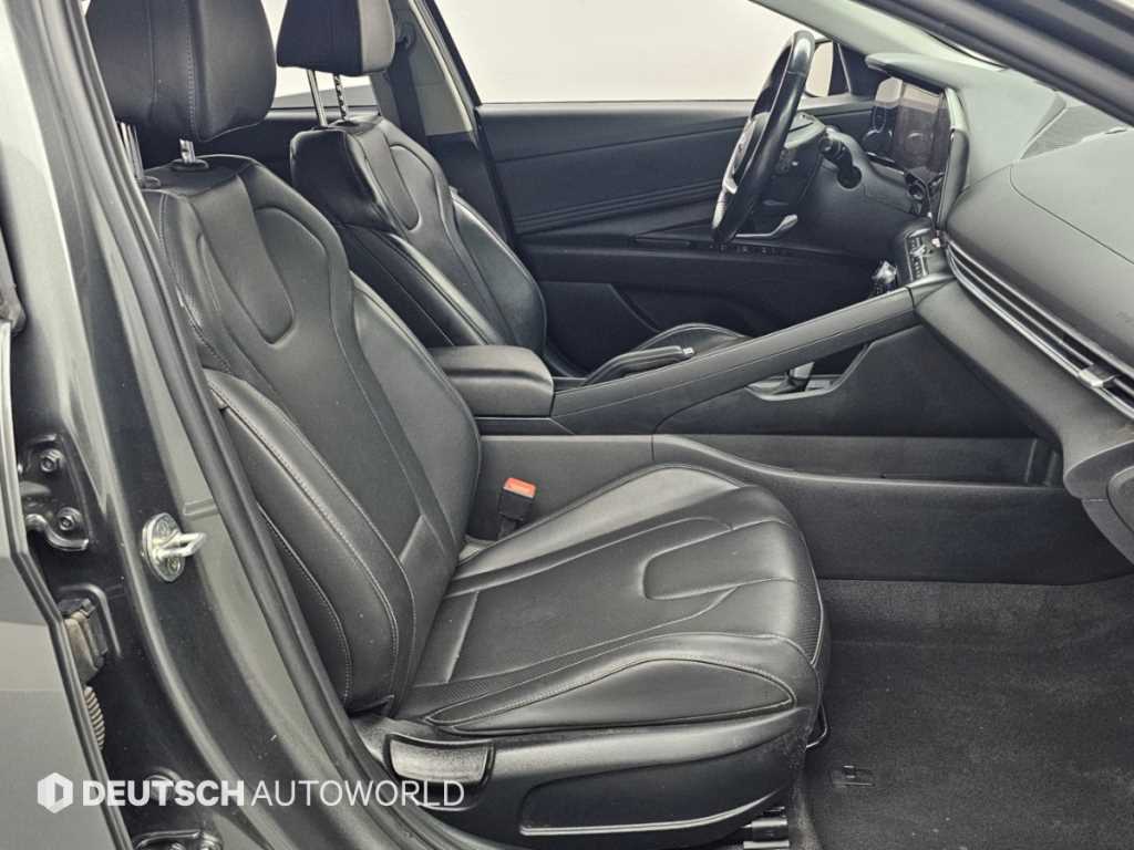 Hyundai Avante — photo 11