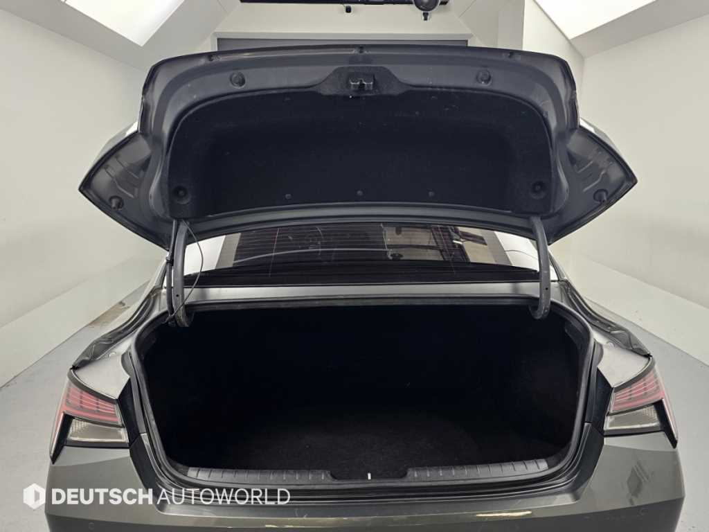 Hyundai Avante — photo 20