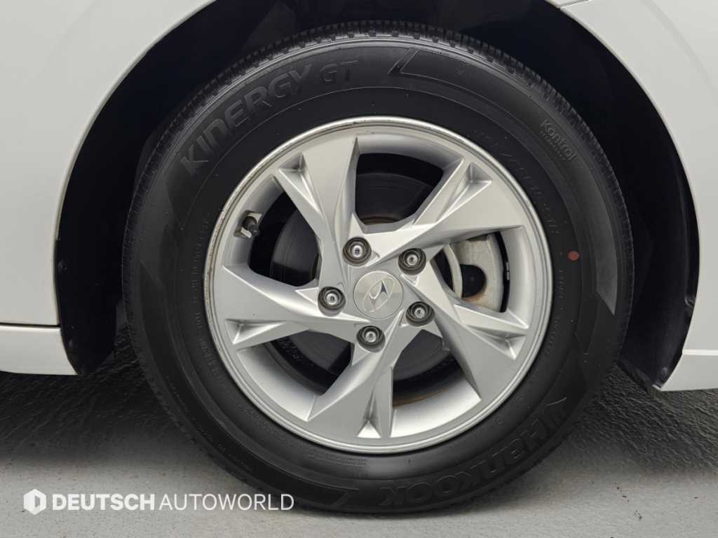 Hyundai Avante — photo 05