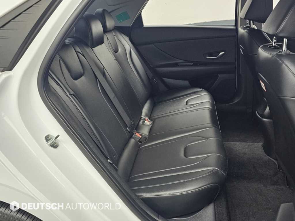 Hyundai Avante — photo 12