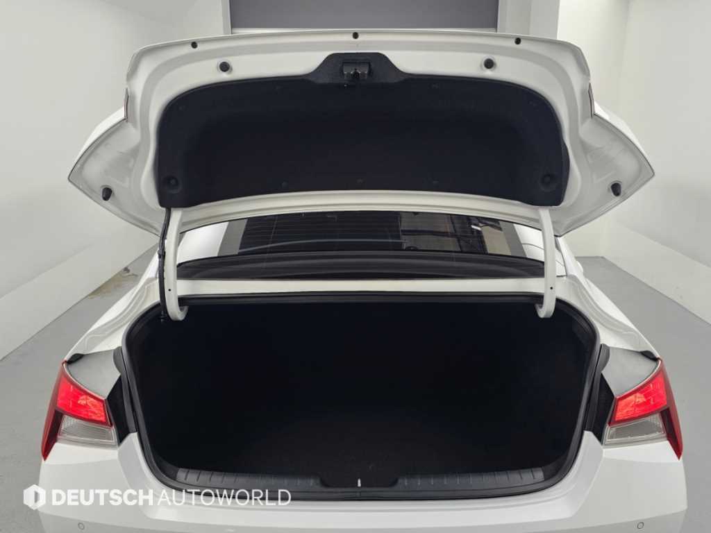 Hyundai Avante — photo 19