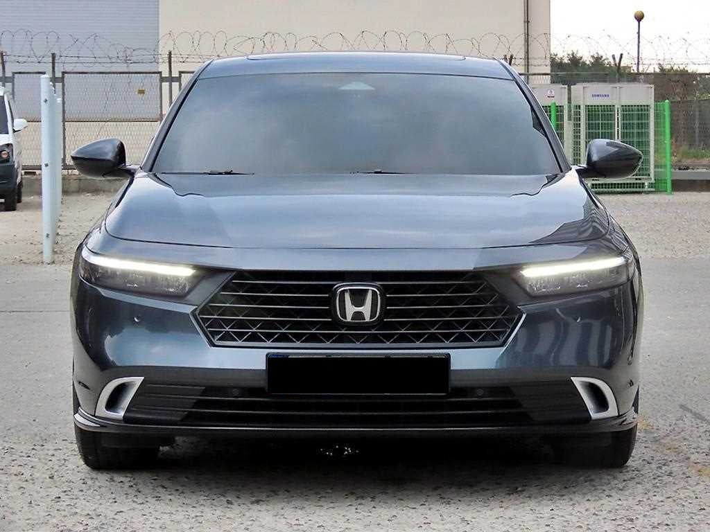 Honda Accord — photo 01