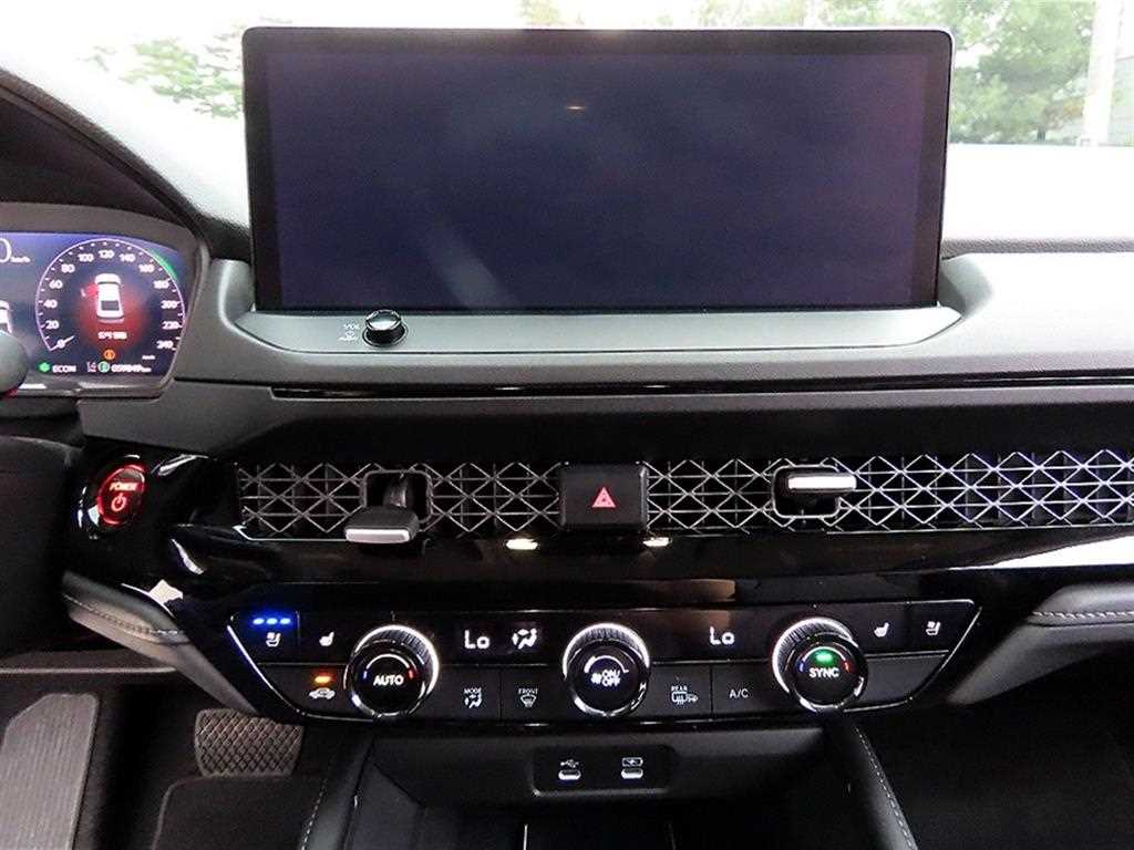 Honda Accord — photo 13