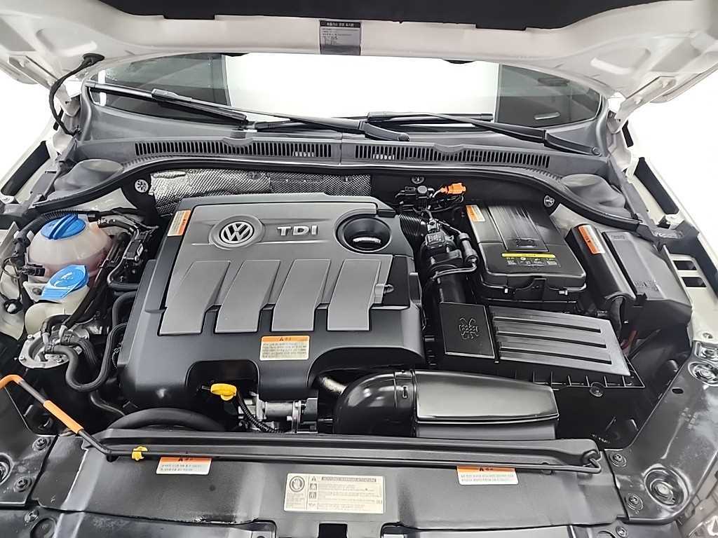 Volkswagen Jetta — photo 05