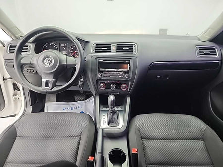 Volkswagen Jetta — photo 07