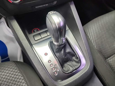 Volkswagen Jetta — photo 08