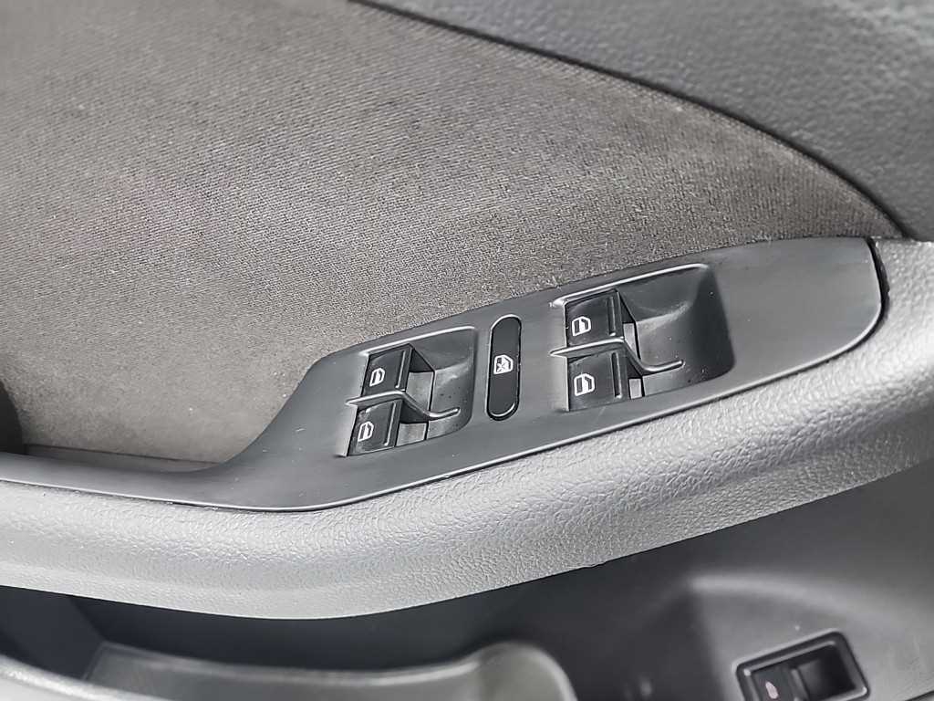 Volkswagen Jetta — photo 14