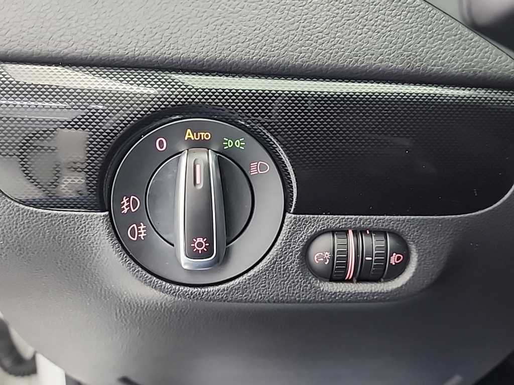 Volkswagen Jetta — photo 16