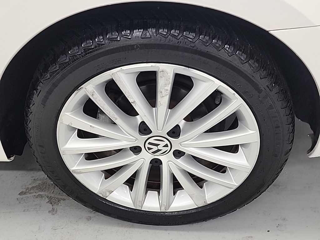 Volkswagen Jetta — photo 20