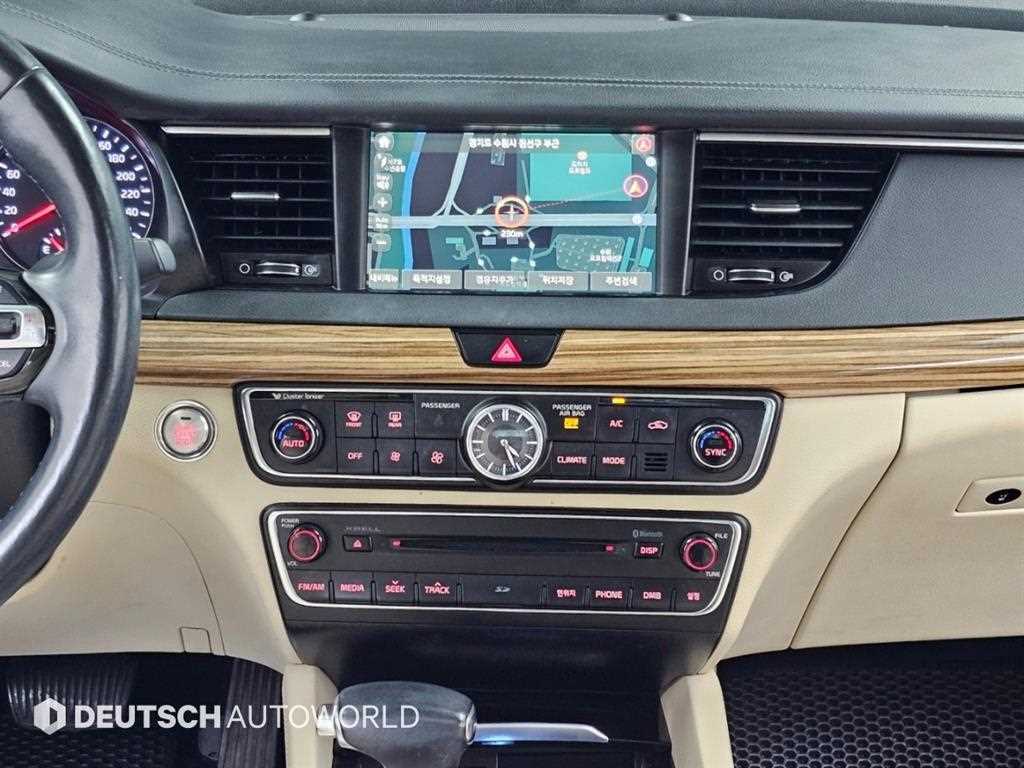 Kia K7 — photo 14