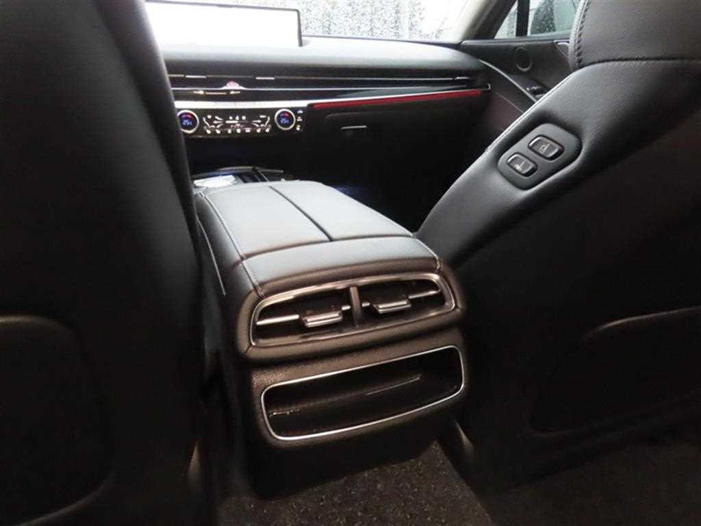 Genesis G80 — photo 09