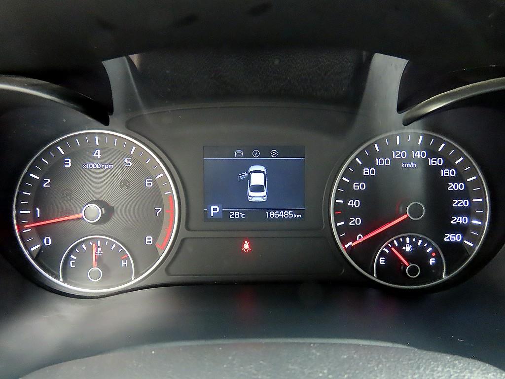 Kia K5 — photo 09