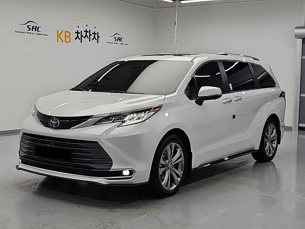 Toyota Sienna — photo 01