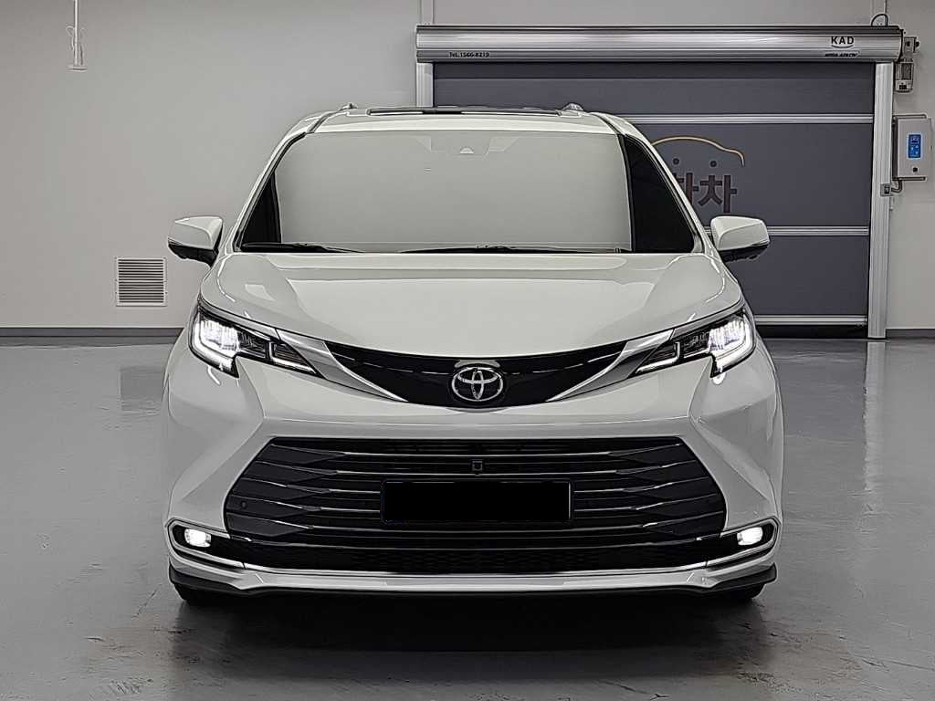 Toyota Sienna — photo 02