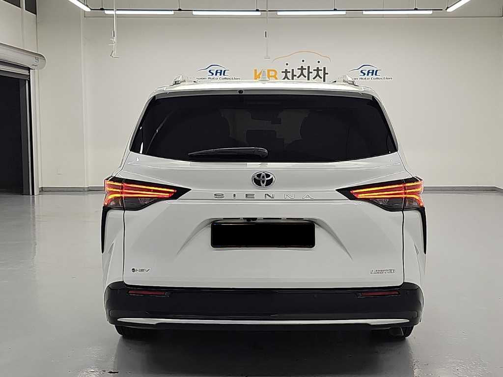 Toyota Sienna — photo 03
