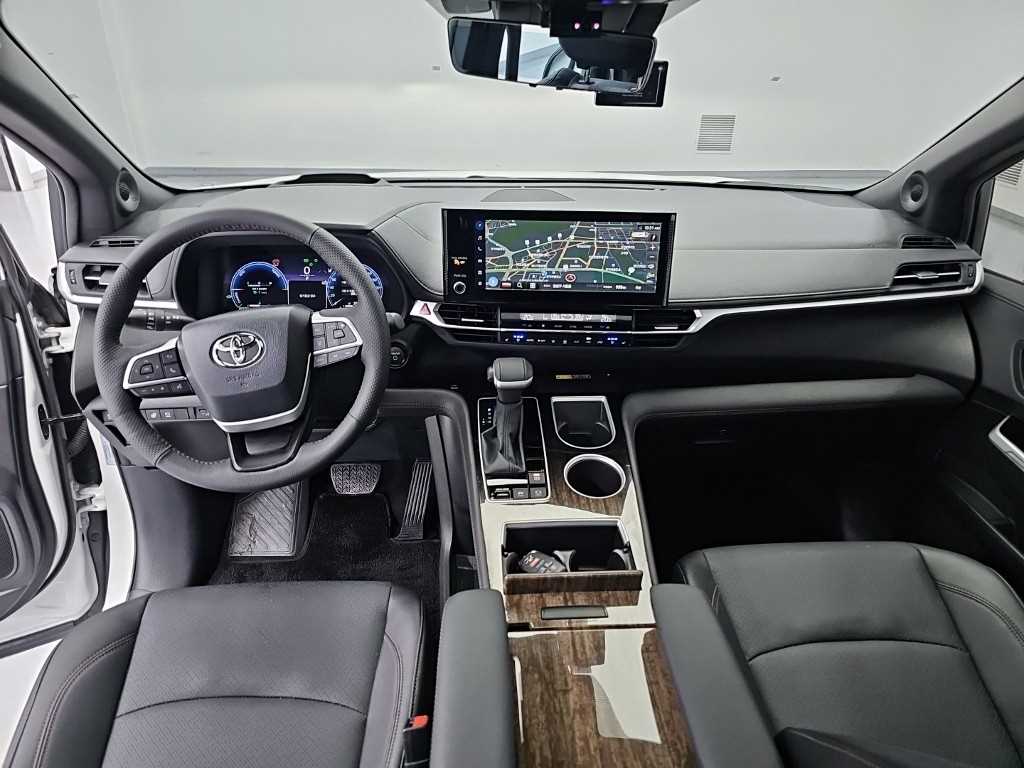 Toyota Sienna — photo 07