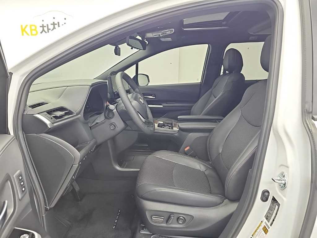 Toyota Sienna — photo 11