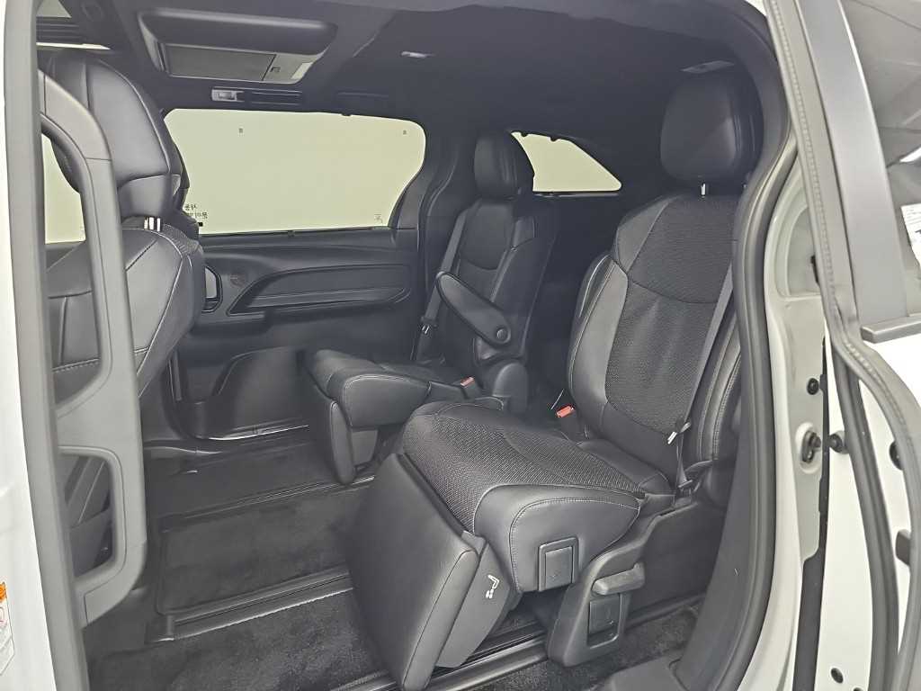 Toyota Sienna — photo 12