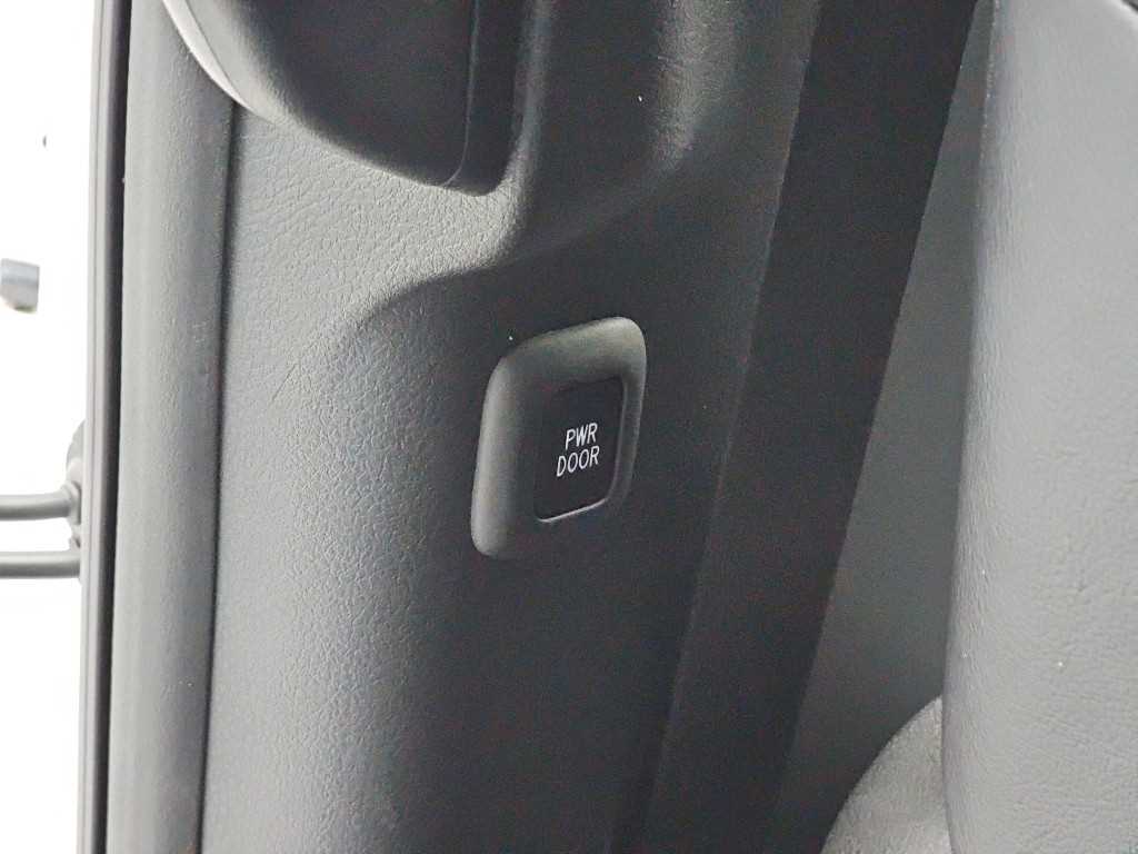Toyota Sienna — photo 14