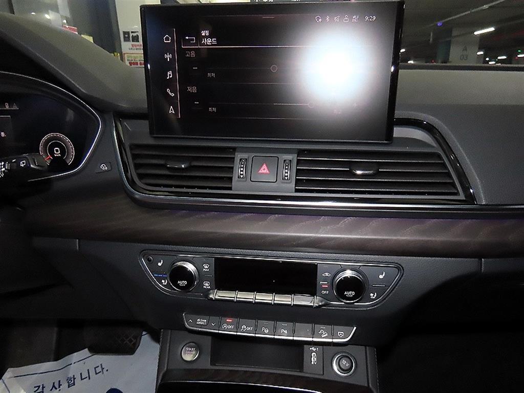 Audi Q5 — photo 11