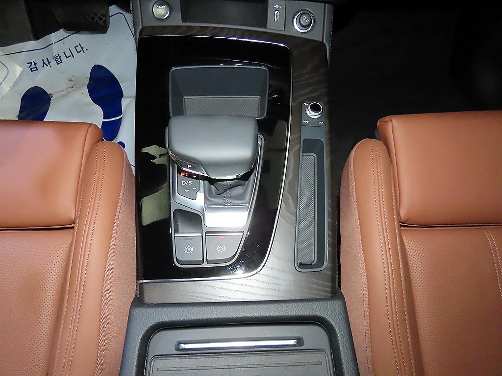 Audi Q5 — photo 12