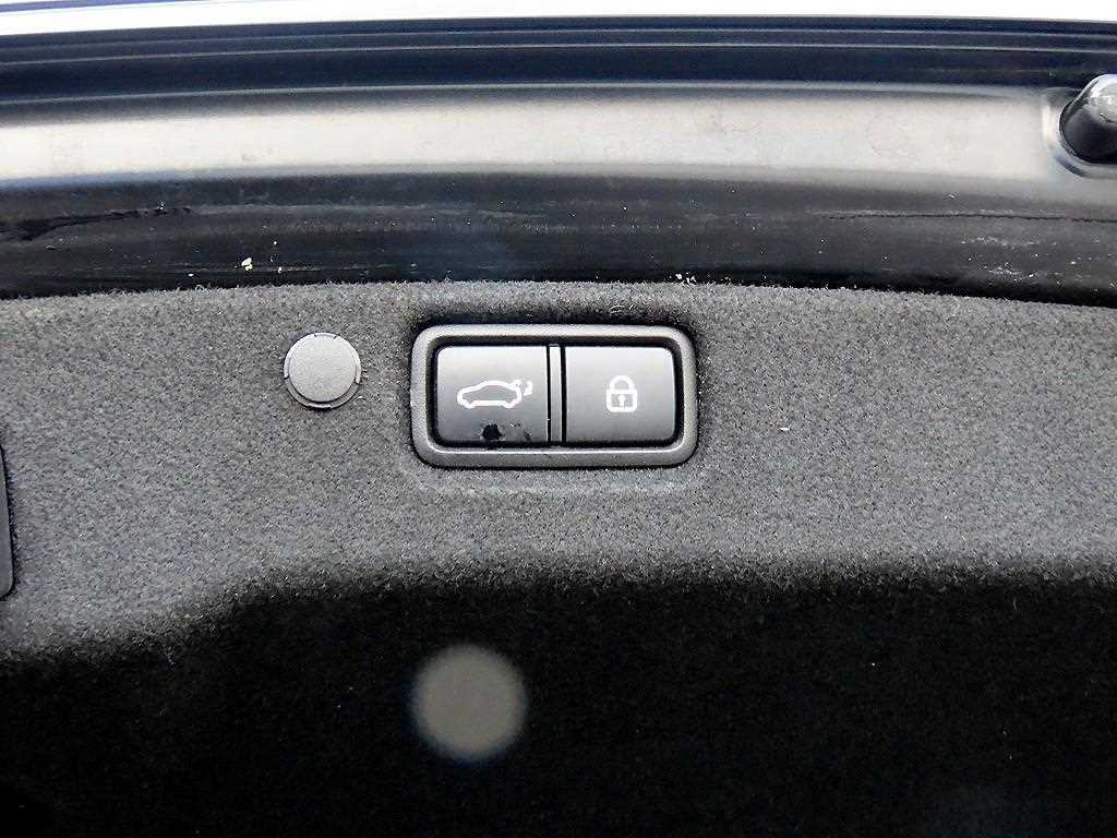 Kia K7 — photo 18