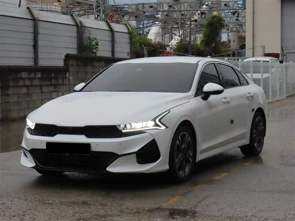 Kia K5 — photo 02
