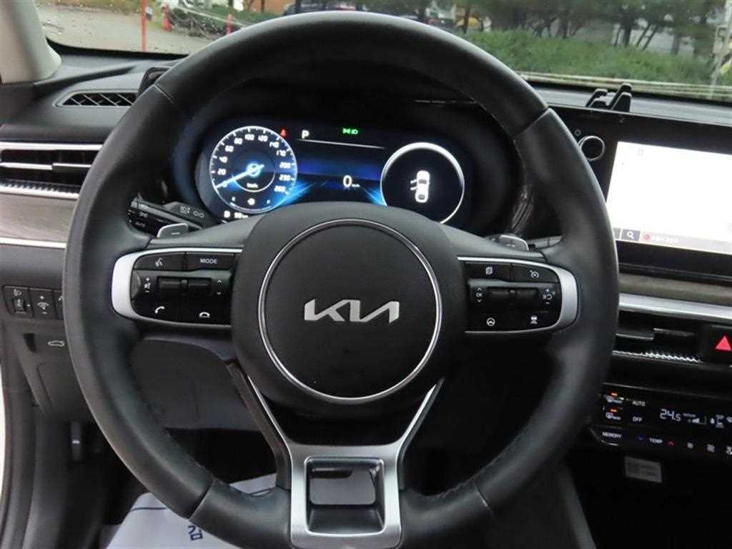 Kia K5 — photo 09