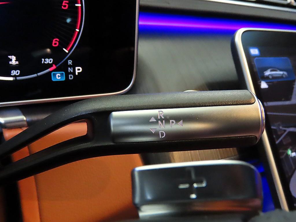 Mercedes-Benz S-Class — photo 12