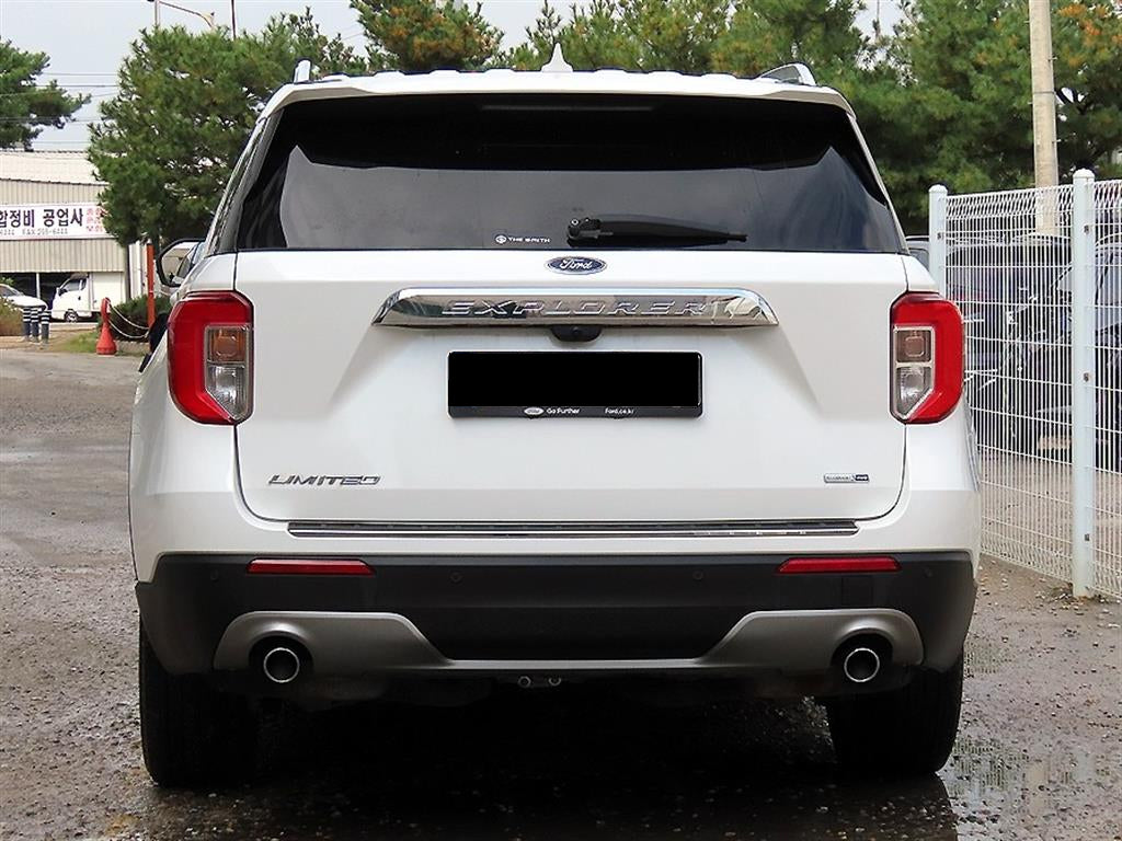 Ford Explorer — photo 04