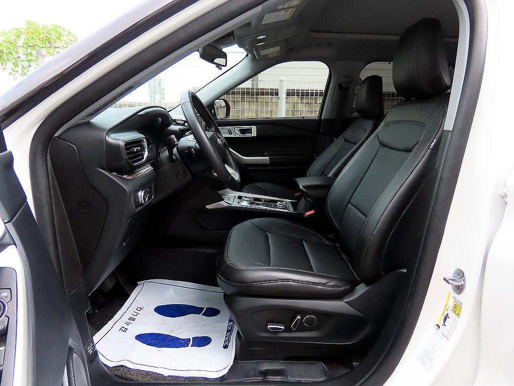 Ford Explorer — photo 05