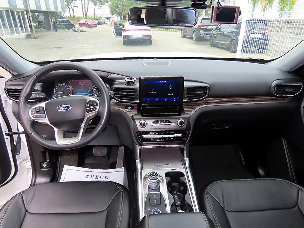Ford Explorer — photo 07