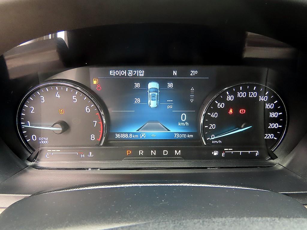 Ford Explorer — photo 09