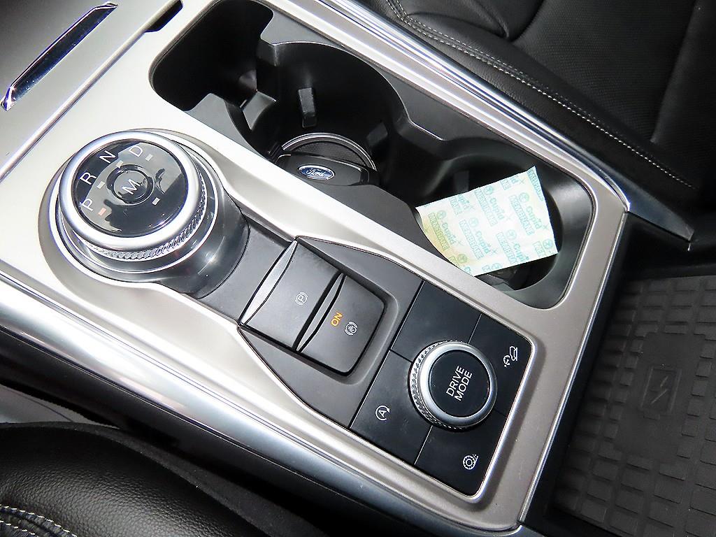 Ford Explorer — photo 10