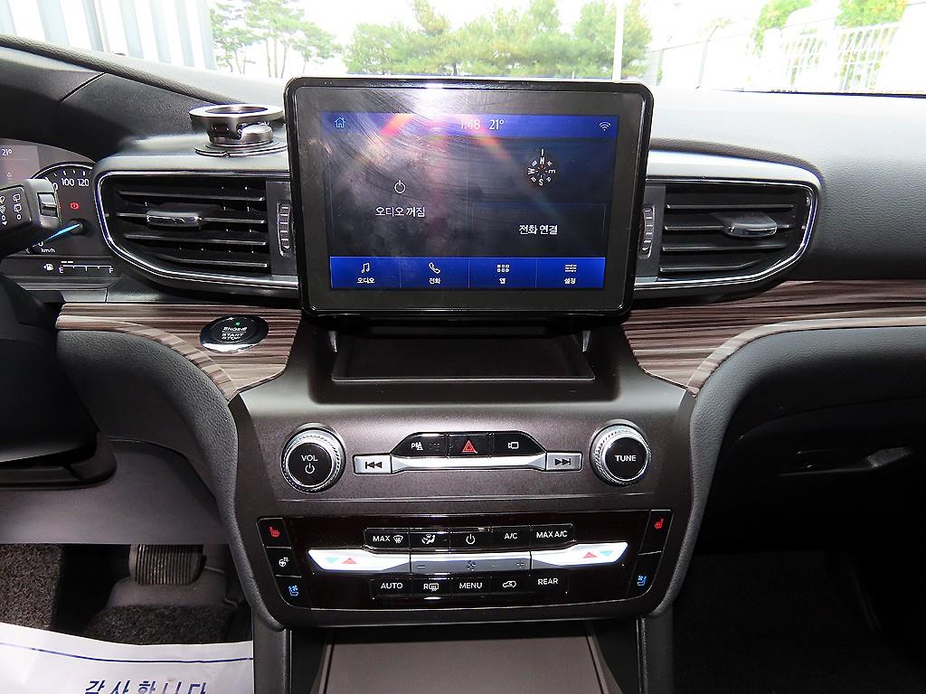 Ford Explorer — photo 12