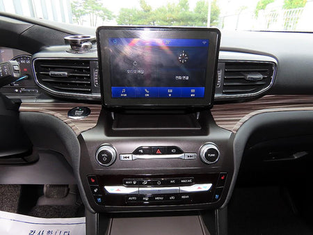 Ford Explorer — photo 12