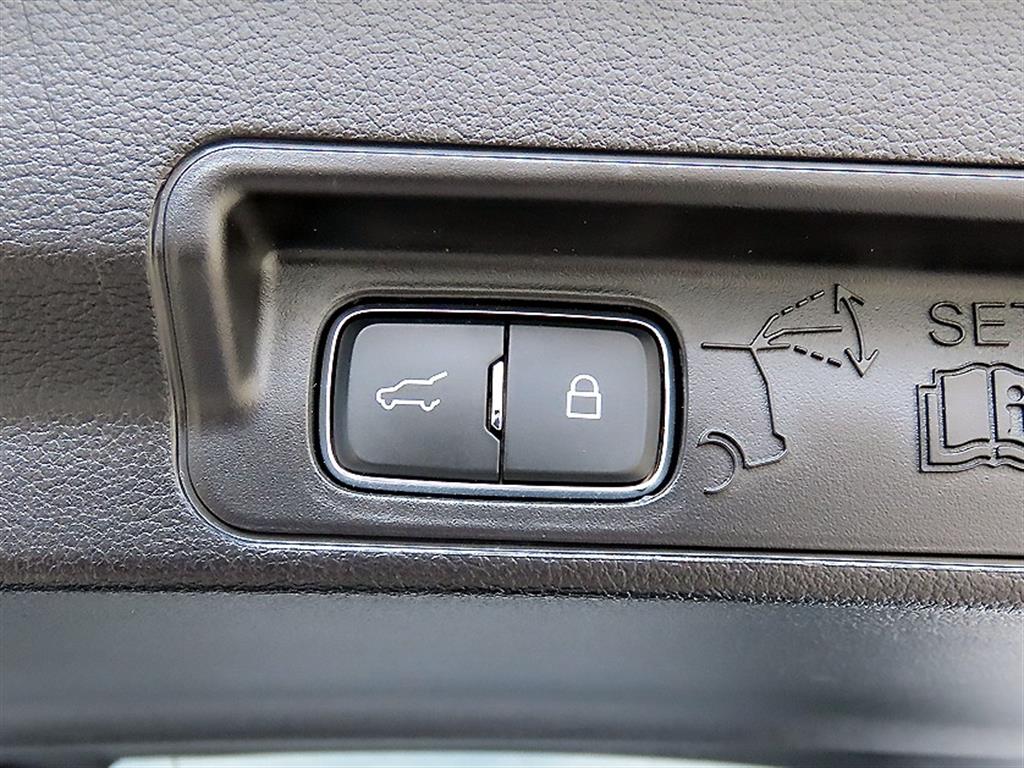 Ford Explorer — photo 16